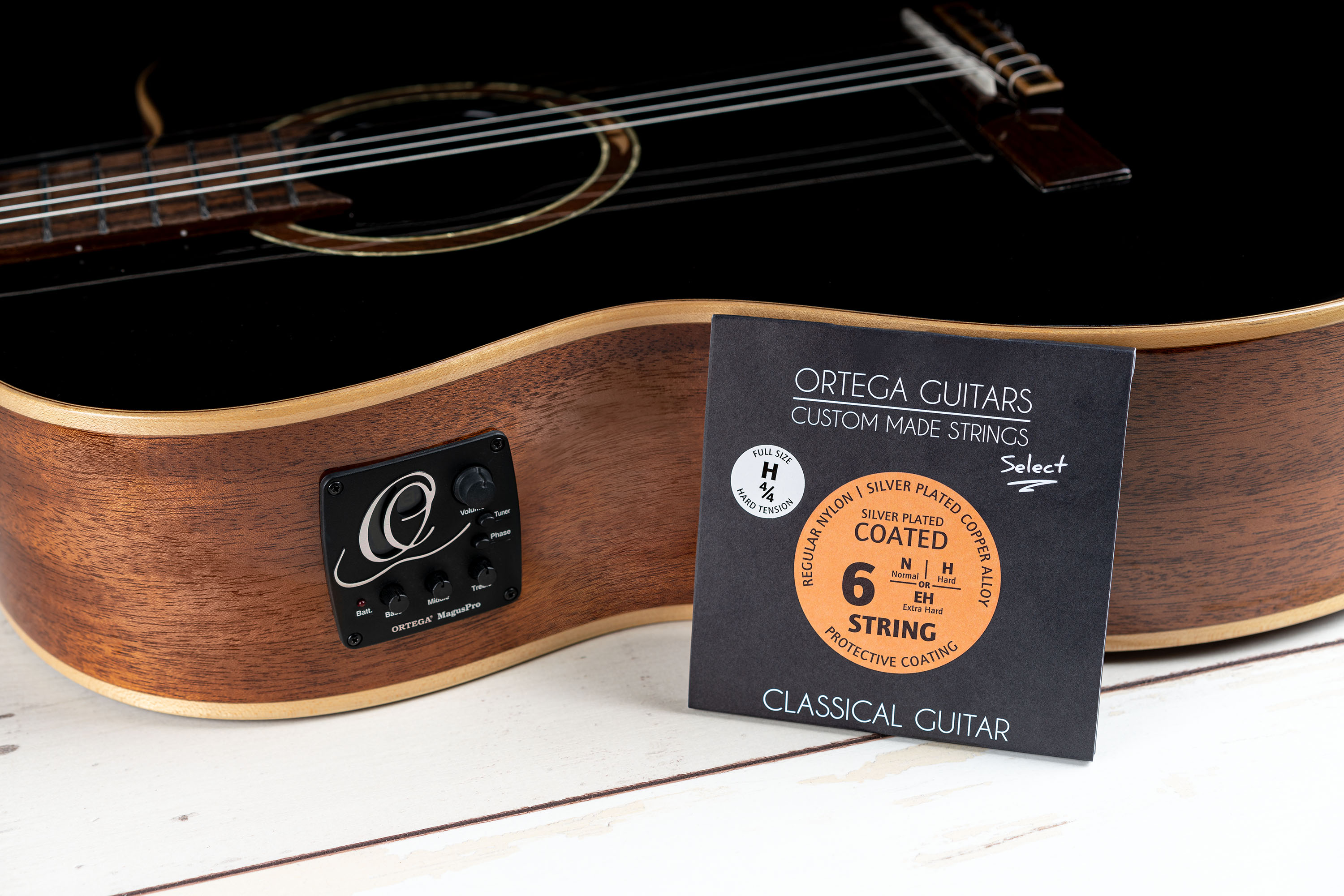 ORTEGA Custom Made Strings Select 4/4 Mensur - Konzertgitarre 6 String