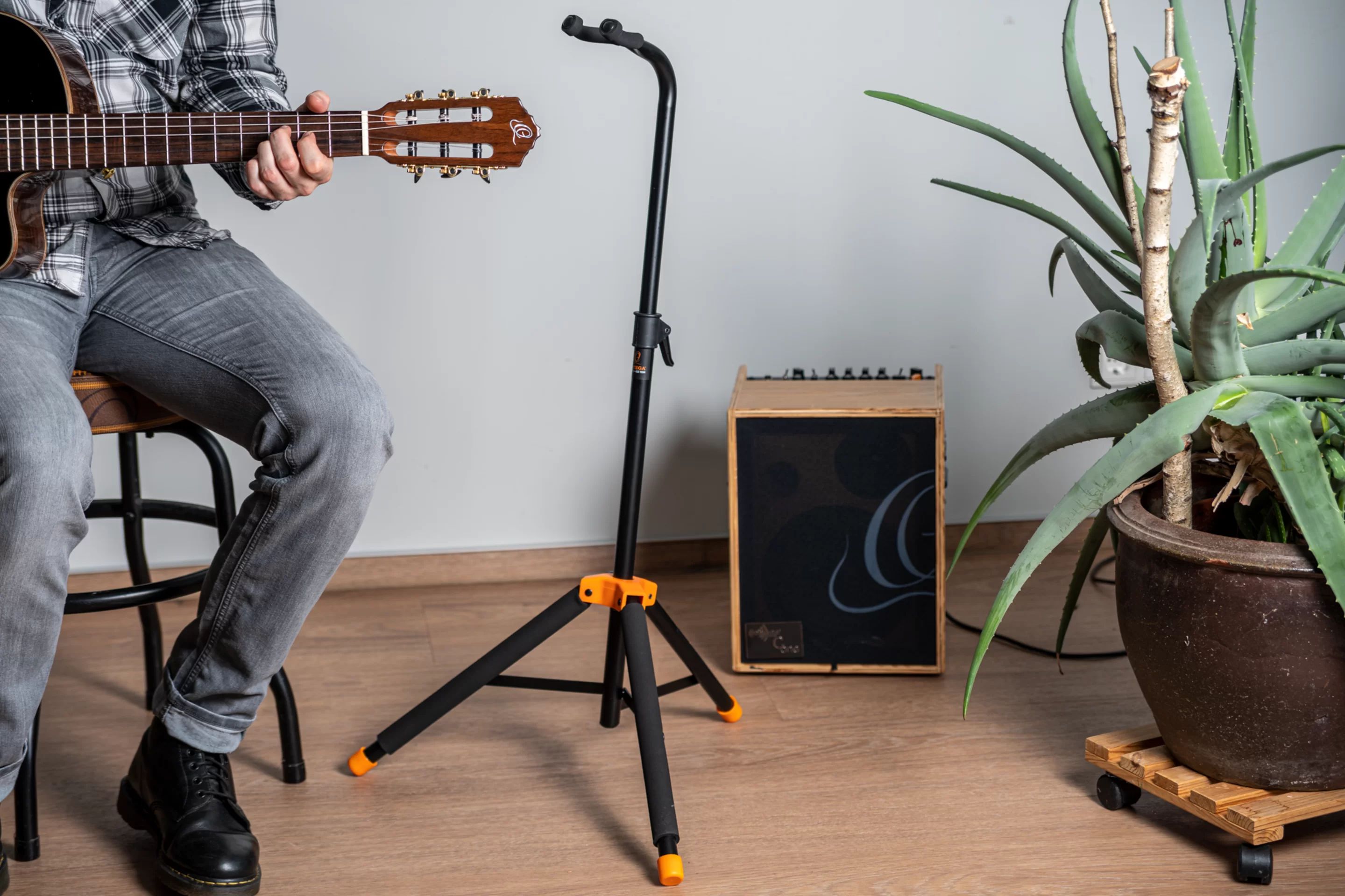 ORTEGA Hanging-Guitar-Stand - Black